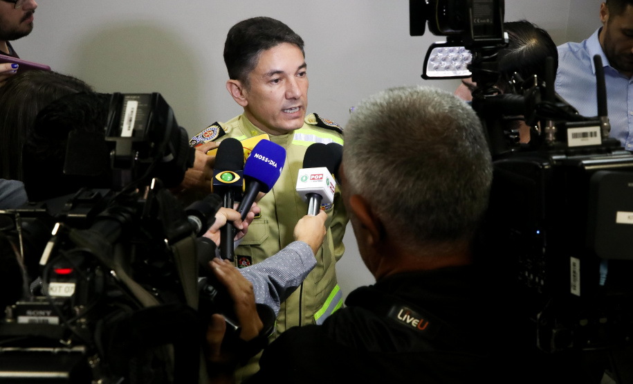 Buscas na BR-376 têm equipes em solo e apoio de câmeras; quatro veículos já foram retirados