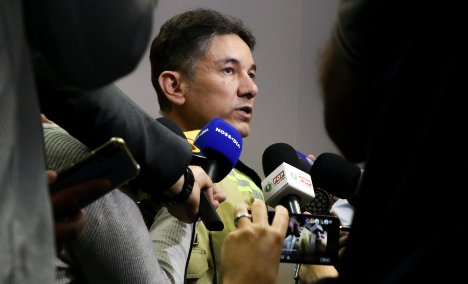 Buscas na BR-376 têm equipes em solo e apoio de câmeras; quatro veículos já foram retirados