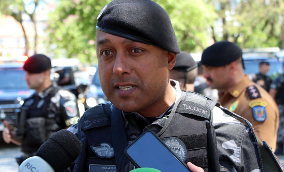 Polícia Militar realiza operação com abordagens e bloqueios de trânsito em Curitiba e RMC