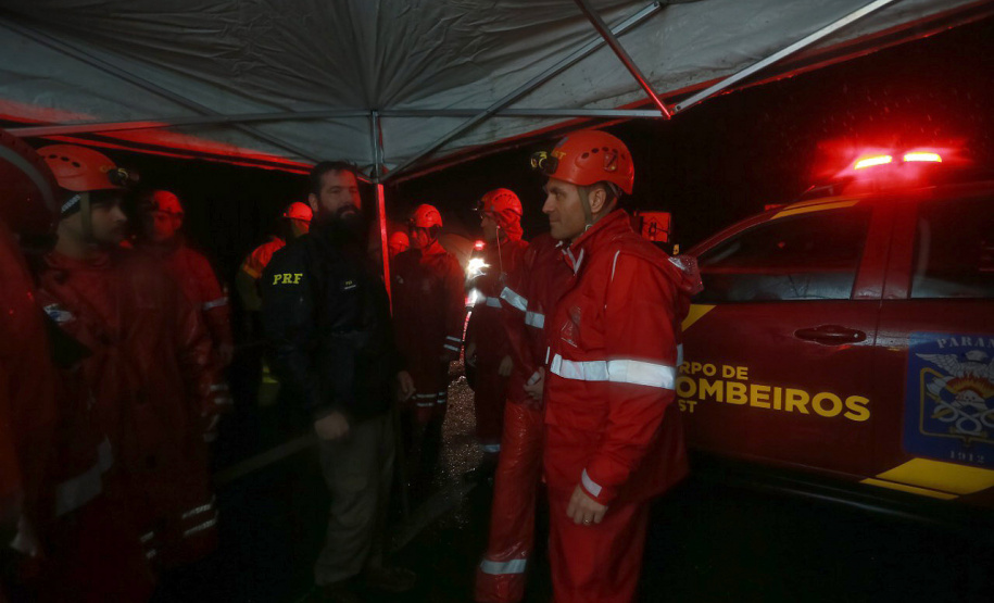 Equipes do Estado auxiliam trabalhos de atendimento às vítimas do deslizamento na BR-376