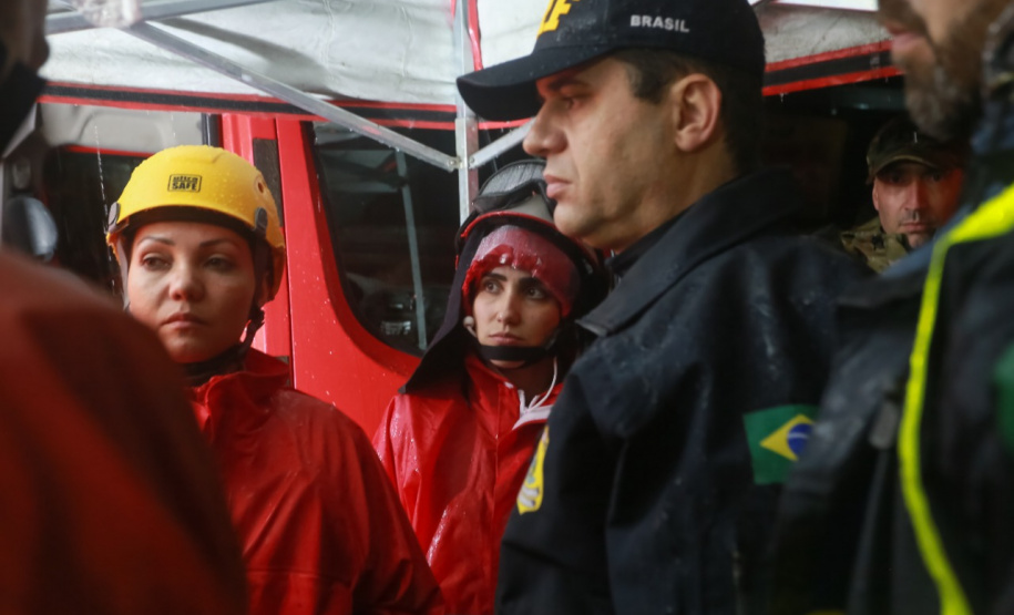 Equipes do Estado auxiliam trabalhos de atendimento às vítimas do deslizamento na BR-376