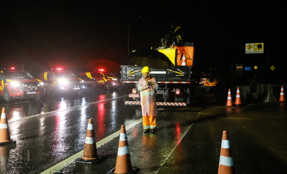 Equipes do Estado auxiliam trabalhos de atendimento às vítimas do deslizamento na BR-376