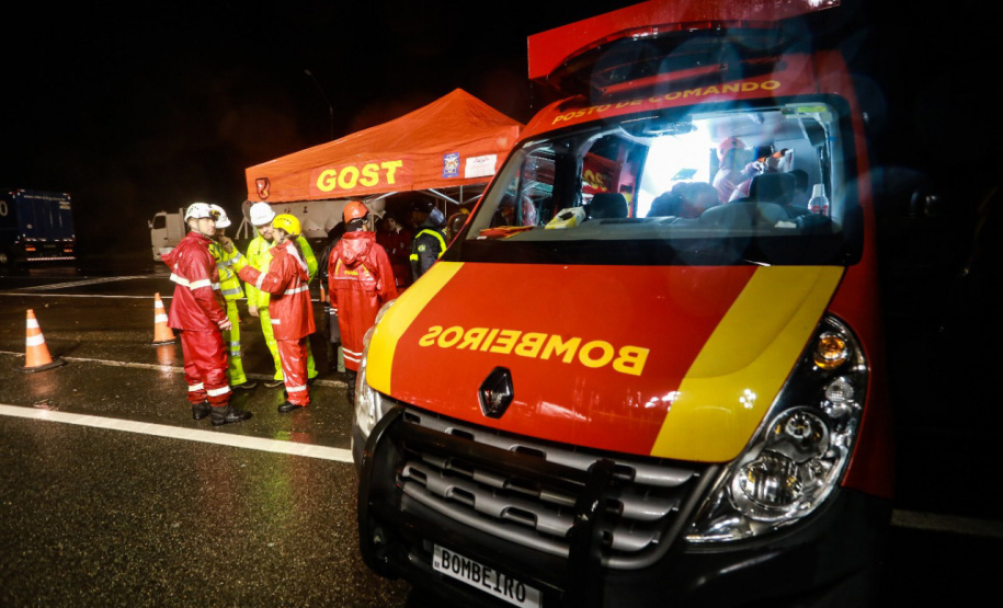 Equipes do Estado auxiliam trabalhos de atendimento às vítimas do deslizamento na BR-376