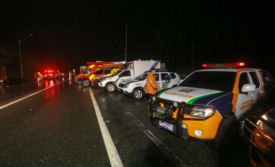 Equipes do Estado auxiliam trabalhos de atendimento às vítimas do deslizamento na BR-376