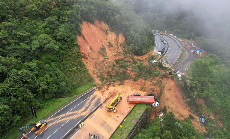 deslizamentos na BR 376