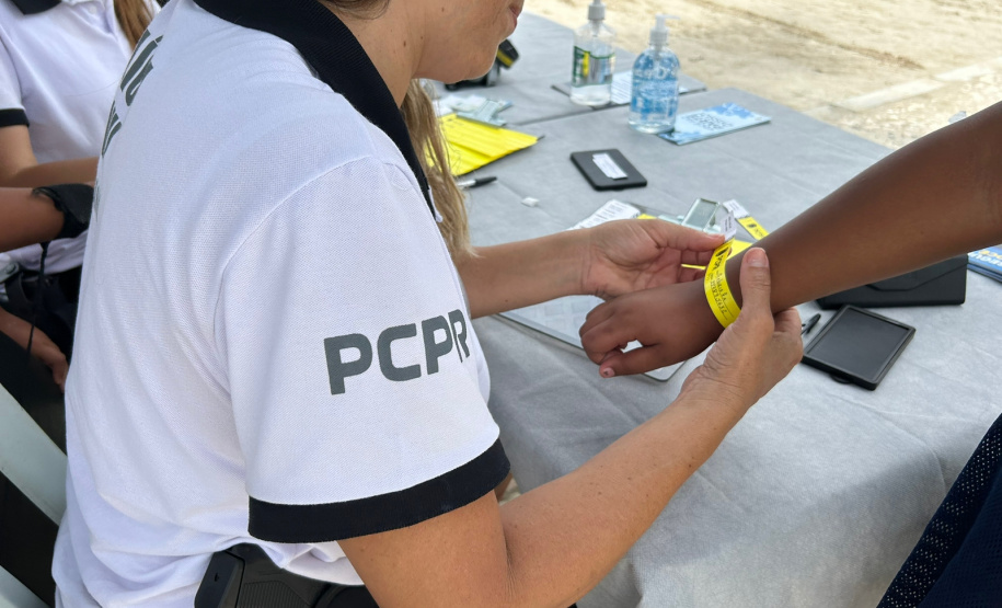 PCPR distribui pulseiras de identificação para crianças em Matinhos
