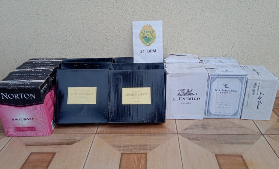 caixas de vinhos argentinos apreendidos pela PMPR