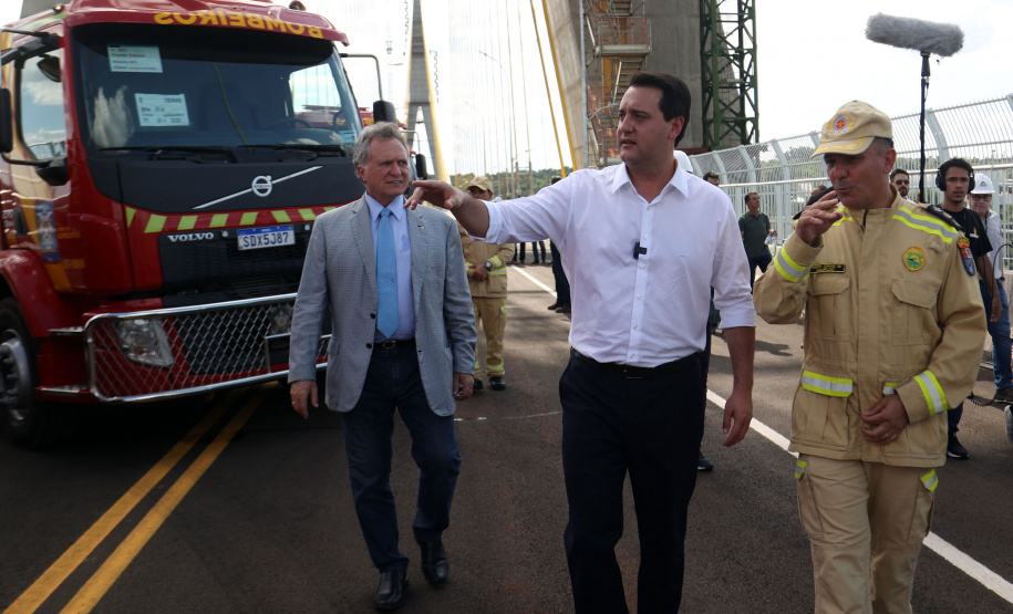 Governador entrega sete caminhões aos Bombeiros para combate a incêndios florestais