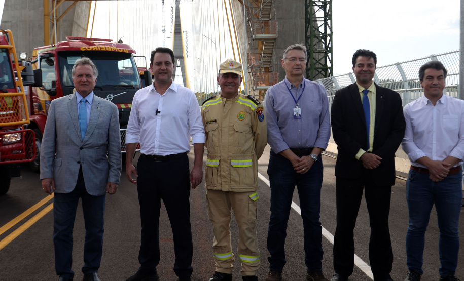 Governador entrega sete caminhões aos Bombeiros para combate a incêndios florestais