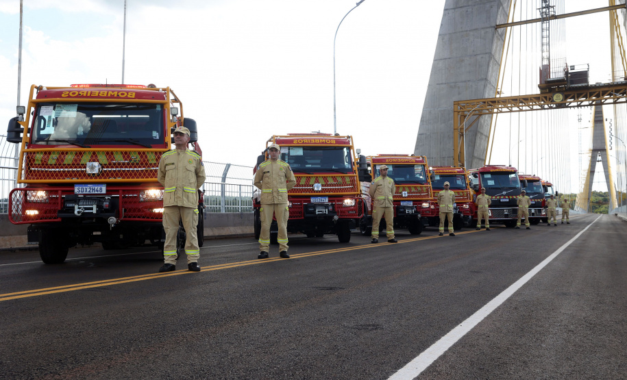 Governador entrega sete caminhões aos Bombeiros para combate a incêndios florestais