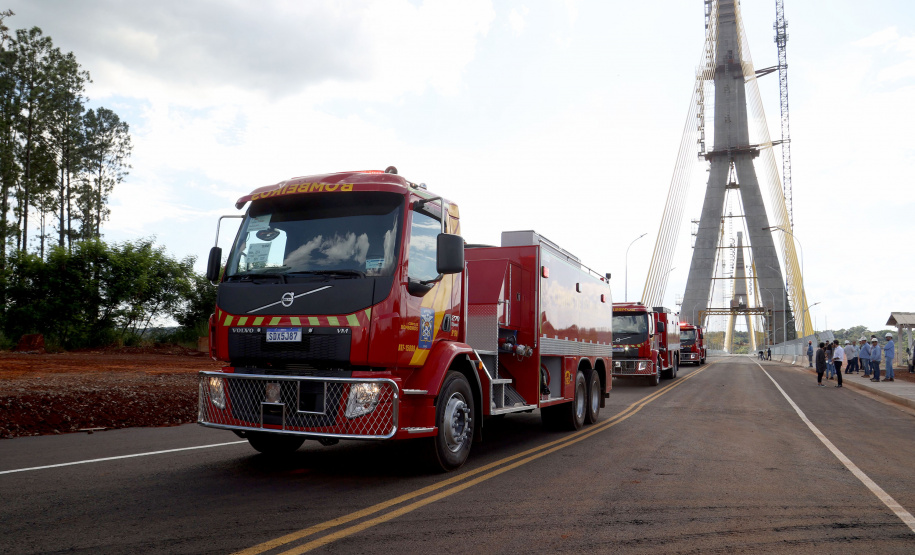 Governador entrega sete caminhões aos Bombeiros para combate a incêndios florestais