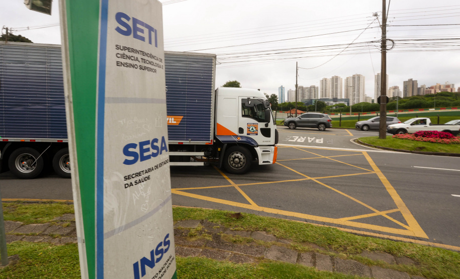 COM ESCOLTA, COMBOIO DO ESTADO COM INSUMOS DE SAÚDE ESTÁ A CAMINHO DO LITORAL