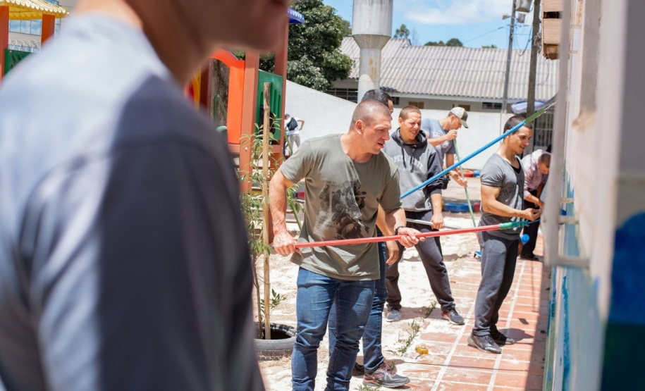 Alunos do Curso de Formação de Praças da PMPR realizam trabalho social em Curitiba e RMC