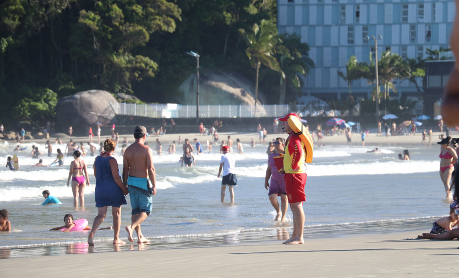 Corpo de Bombeiros orienta sobre retirada de pulseirinhas e cuidados com crianças nas praias