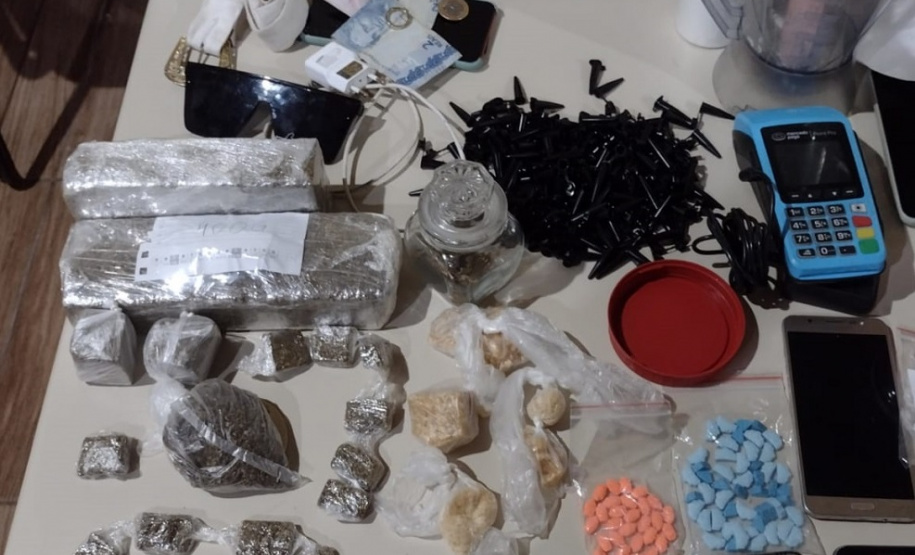 PM prende casal e apreende adolescentes por tráfico de drogas no Litoral