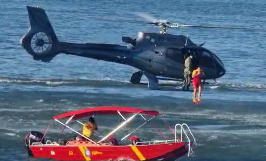 Guarda-vidas do Corpo de Bombeiros fazem treinamento com aeronaves em Porto Rico, no Noroeste