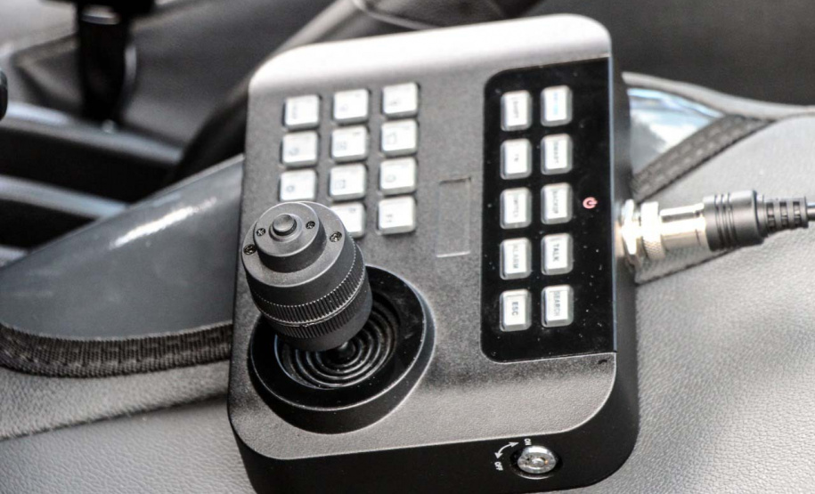 PM utiliza “viatura inteligente” com quatro câmeras para identificar placas e pessoas