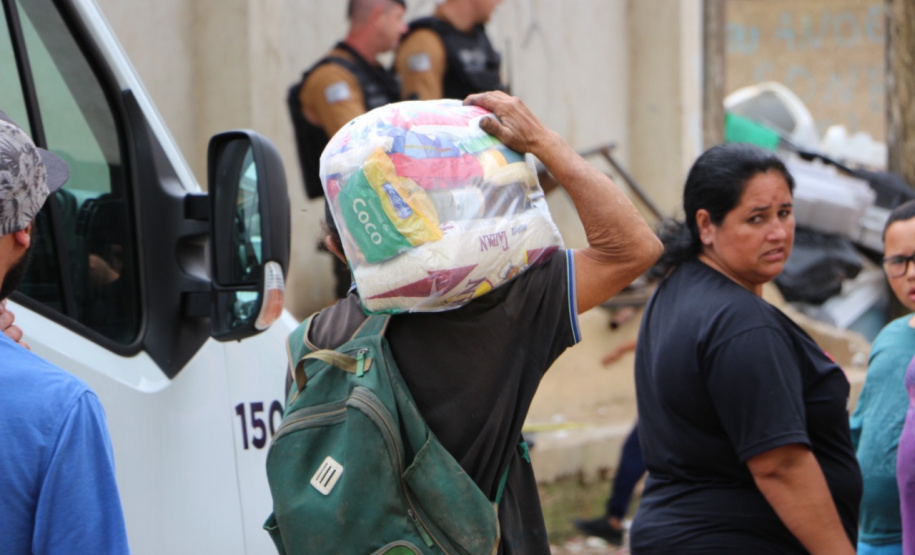 PMPR distribui mais de duas toneladas de alimentos e 1,2 mil brinquedos para crianças em Curitiba