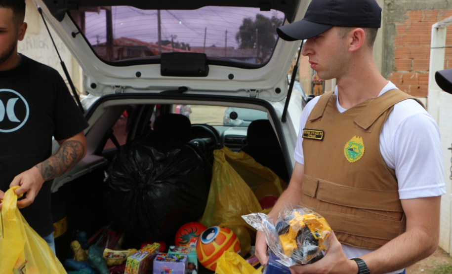 PMPR distribui mais de duas toneladas de alimentos e 1,2 mil brinquedos para crianças em Curitiba