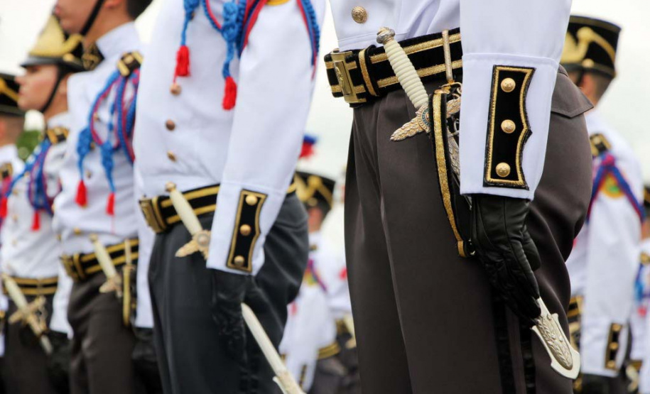 Após 1º ano, 120 cadetes do curso de oficiais da PMPR recebem Espadim Tiradentes