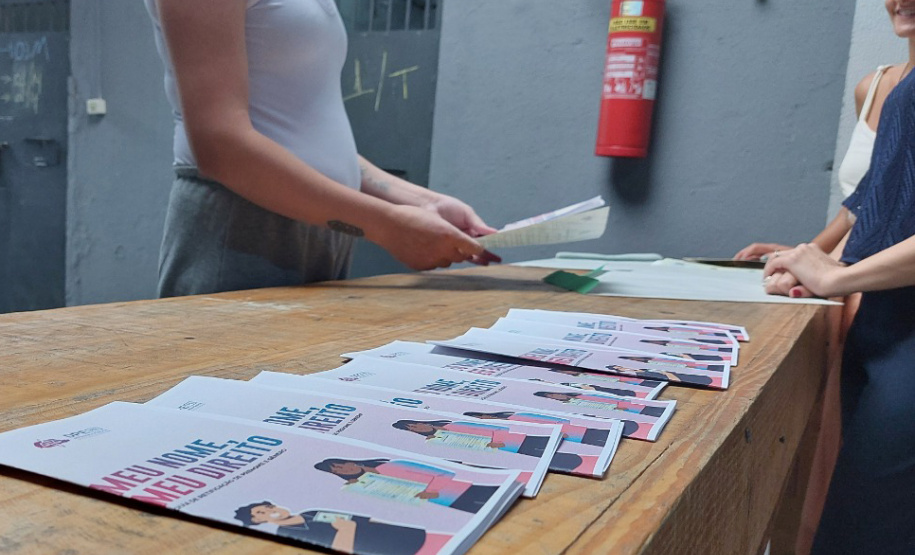 Ação integrada leva à unidade prisional do Paraná certidões retificadas a travestis e transexuais