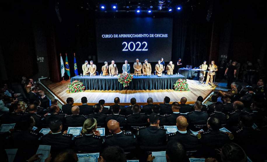 Curso de Aperfeiçoamento de Oficiais forma 66 novos capitães para PMPR e Corpo de Bombeiros