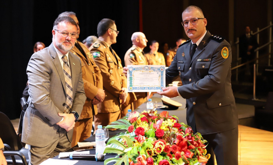 Curso de Aperfeiçoamento de Oficiais forma 66 novos capitães para PMPR e Corpo de Bombeiros