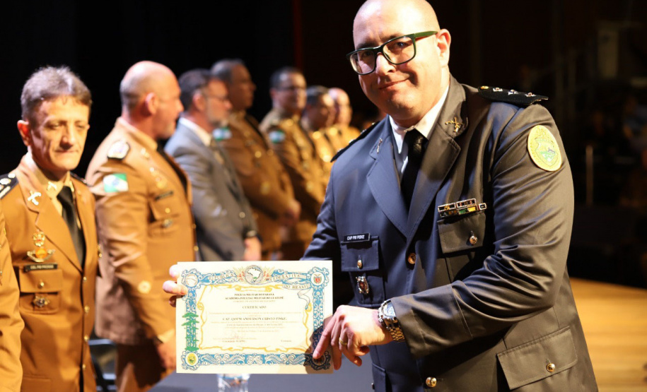 Curso de Aperfeiçoamento de Oficiais forma 66 novos capitães para PMPR e Corpo de Bombeiros