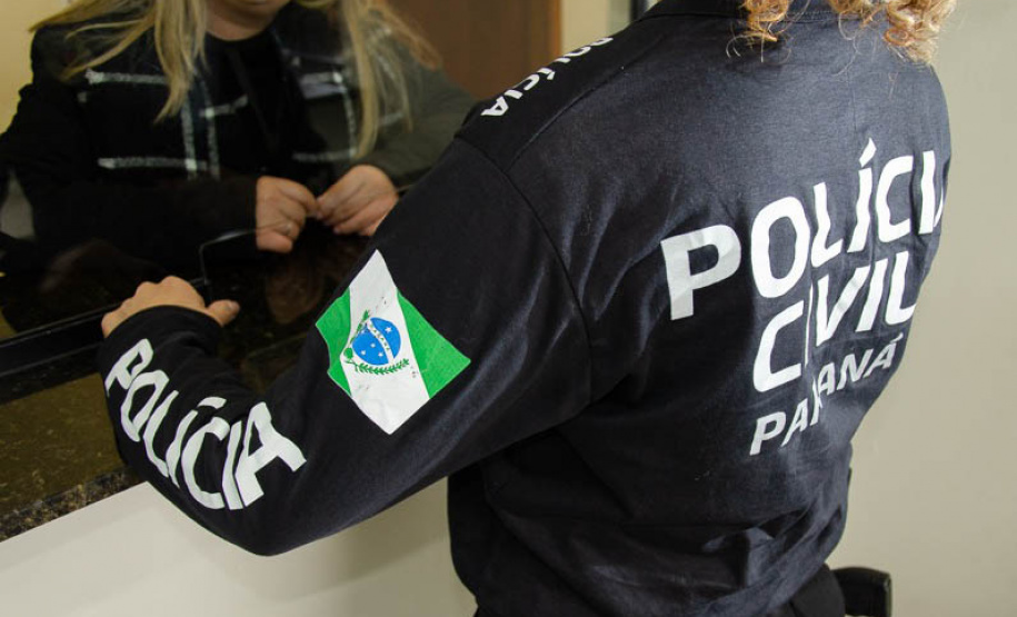 BOLETIM DE OCORRÊNCIA – O B.O é o primeiro passo após ter sido vítima de um crime. Ele pode ser registrado online, diretamente no site da PCPR, ou presencialmente na delegacia mais próxima. Em casos ocorridos em Curitiba, quando houver a representação e for de autoria desconhecida, o caso será investigado pela delegacia especializada. Enquanto que em outros municípios a investigação ficará a cargo da delegacia local.