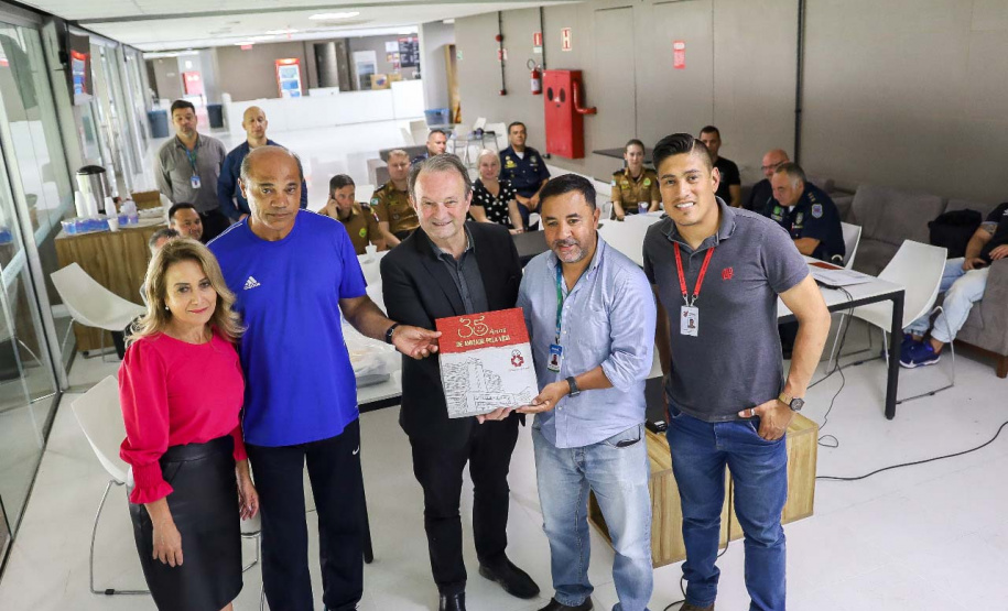 Futebol beneficente das forças de segurança distribui mais de 800 brinquedos