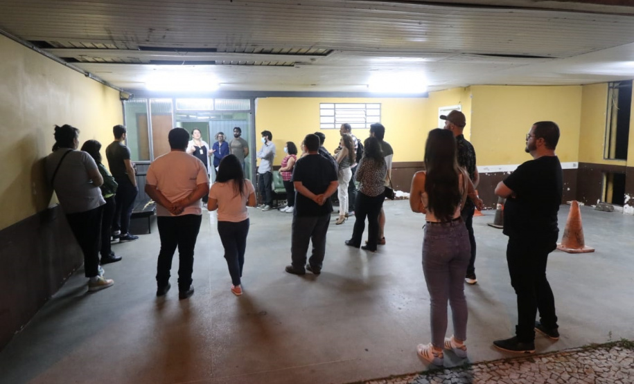 Em visita guiada, público observa o antigo IML de Curitiba do ponto de vista histórico