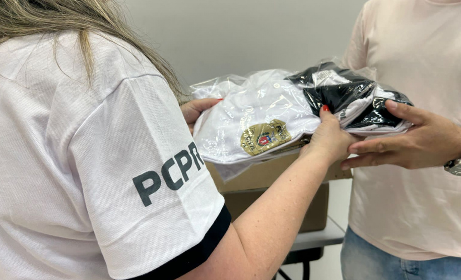 Polícia Civil entrega uniformes para os servidores do Verão Maior Paraná