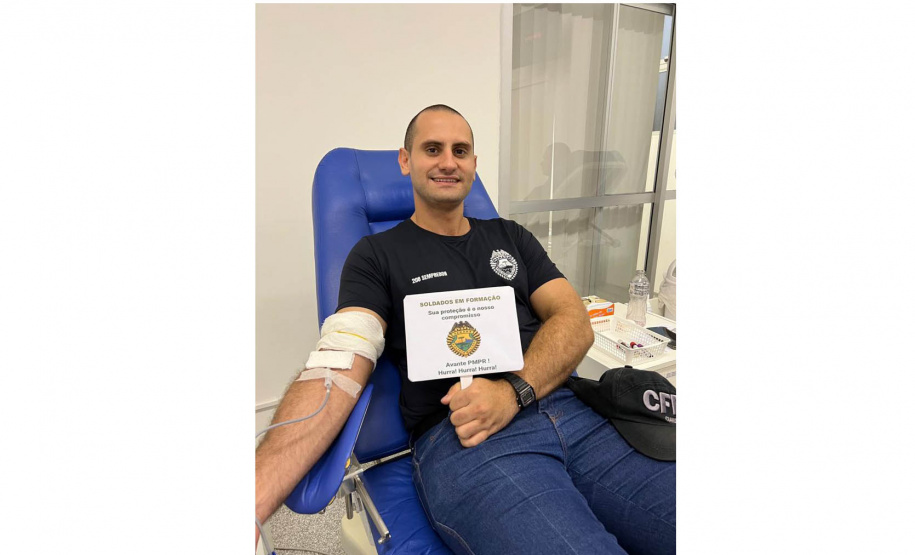 Soldados em formação da Polícia Militar fazem doação de sangue em Cianorte
