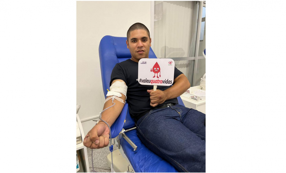 Soldados em formação da Polícia Militar fazem doação de sangue em Cianorte