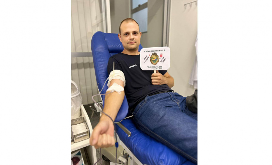 Soldados em formação da Polícia Militar fazem doação de sangue em Cianorte