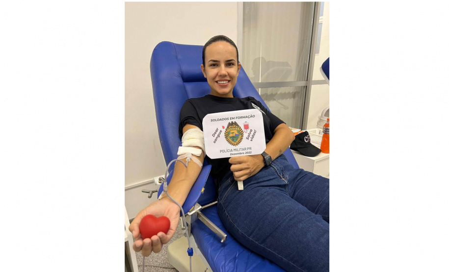 Soldados em formação da Polícia Militar fazem doação de sangue em Cianorte