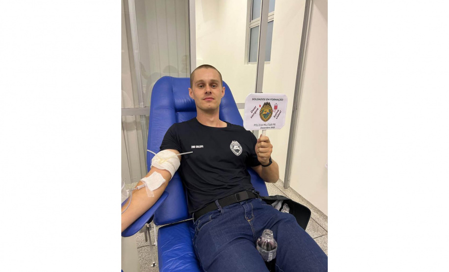 Soldados em formação da Polícia Militar fazem doação de sangue em Cianorte