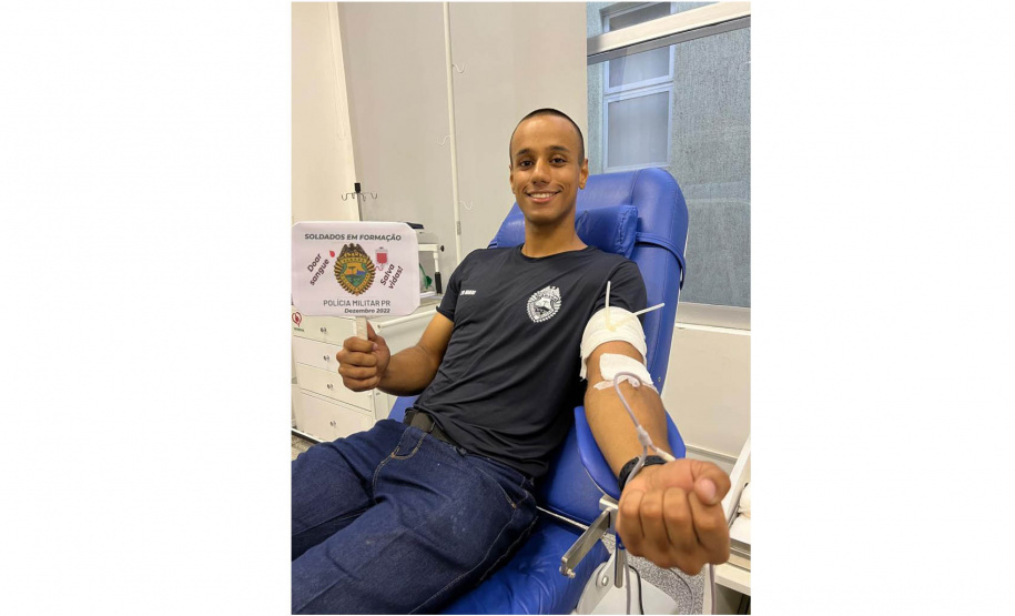 Soldados em formação da Polícia Militar fazem doação de sangue em Cianorte