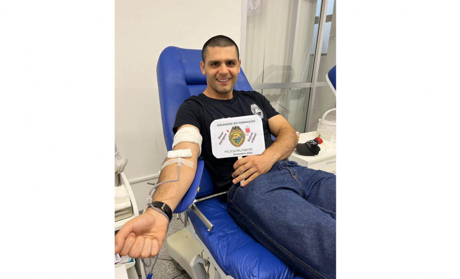 Soldados em formação da Polícia Militar fazem doação de sangue em Cianorte