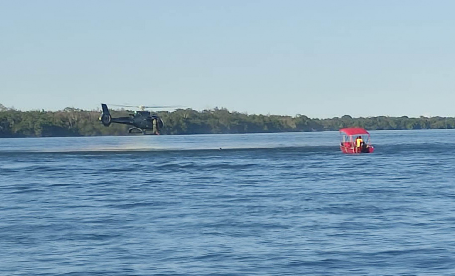 Guarda-vidas do Corpo de Bombeiros fazem treinamento com aeronaves em Porto Rico, no Noroeste