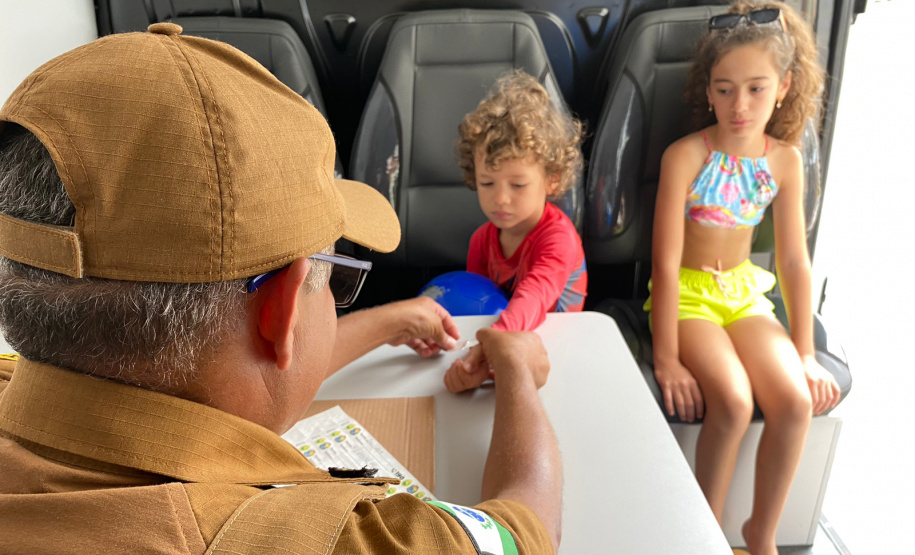 PMPR já entregou 2,3 mil pulseirinhas para reforçar cuidados com crianças no Litoral