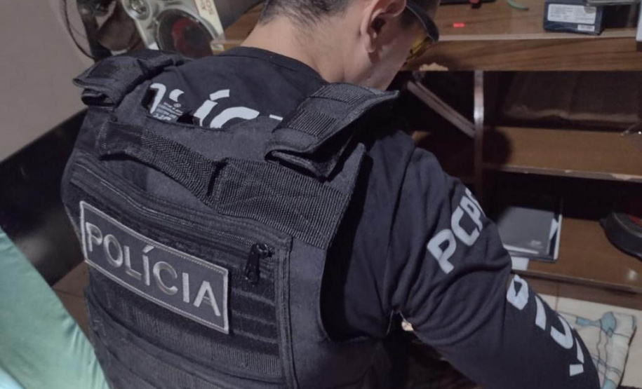 Polícia Civil cumpre 25 mandados em operação contra criminosos que roubam cargas no Paraná