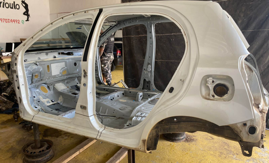 Polícia Militar prende quatro pessoas em barracão utilizado para desmanche de veículos