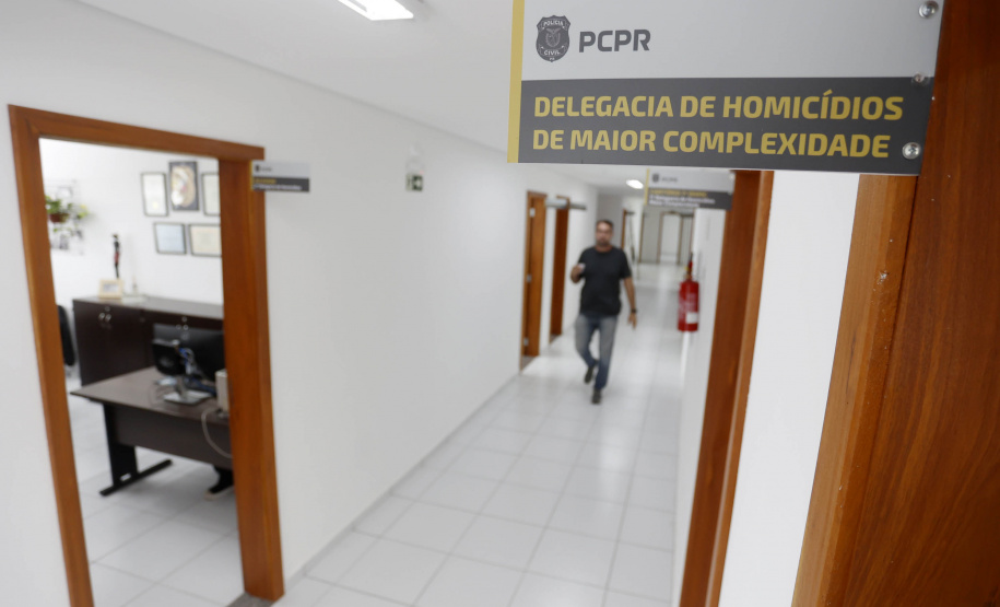 Pioneira no Brasil, delegacia que soluciona crimes antigos elucidou mais de 100 casos em 2022