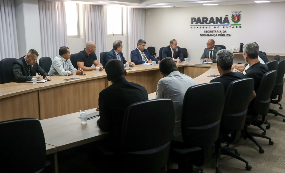 Sindicatos de policiais civis participam de encontro com secretário Hudson