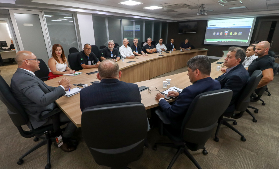 Sindicatos de policiais civis participam de encontro com secretário Hudson