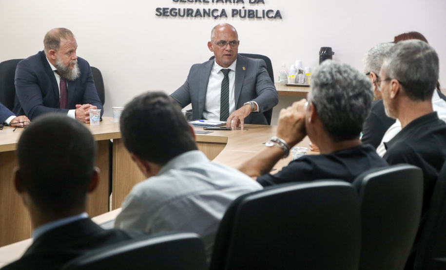 Sindicatos de policiais civis participam de encontro com secretário Hudson