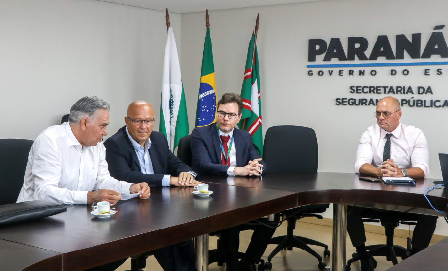 Secretário Hudson se reúne com Polícia Científica, deputado e prefeito de Loanda
