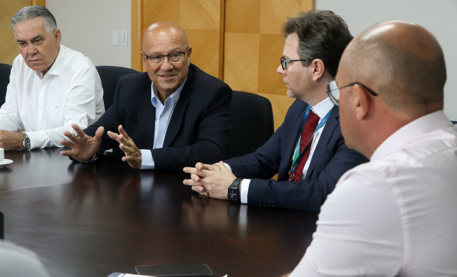 Secretário Hudson se reúne com Polícia Científica, deputado e prefeito de Loanda