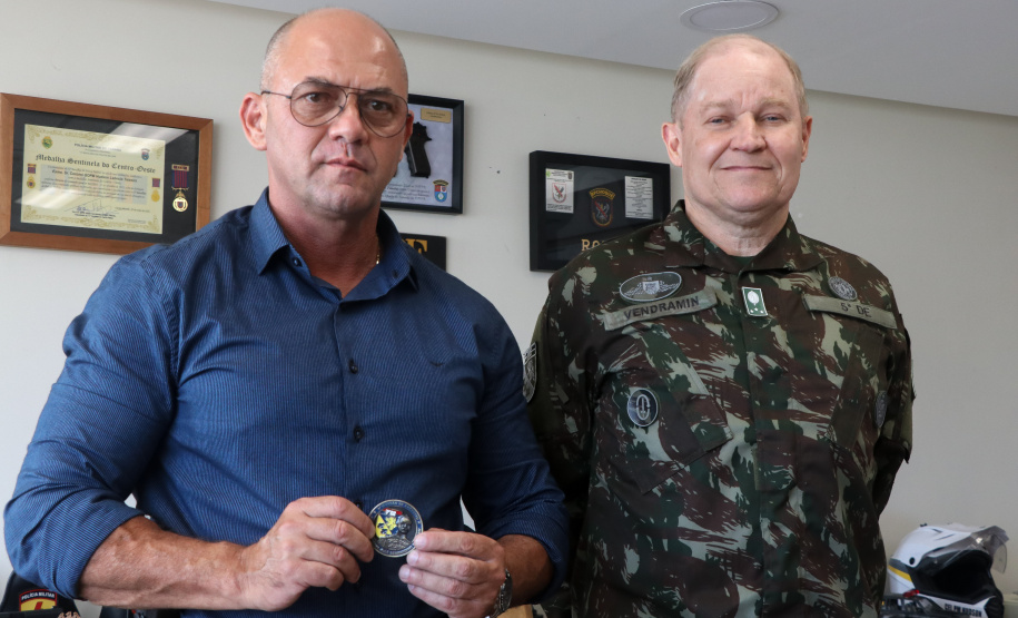 Secretário Hudson recebe novo comandante do Exército